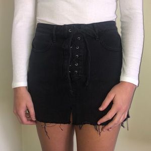 Kendal & Kylies Lace Up denim skirt